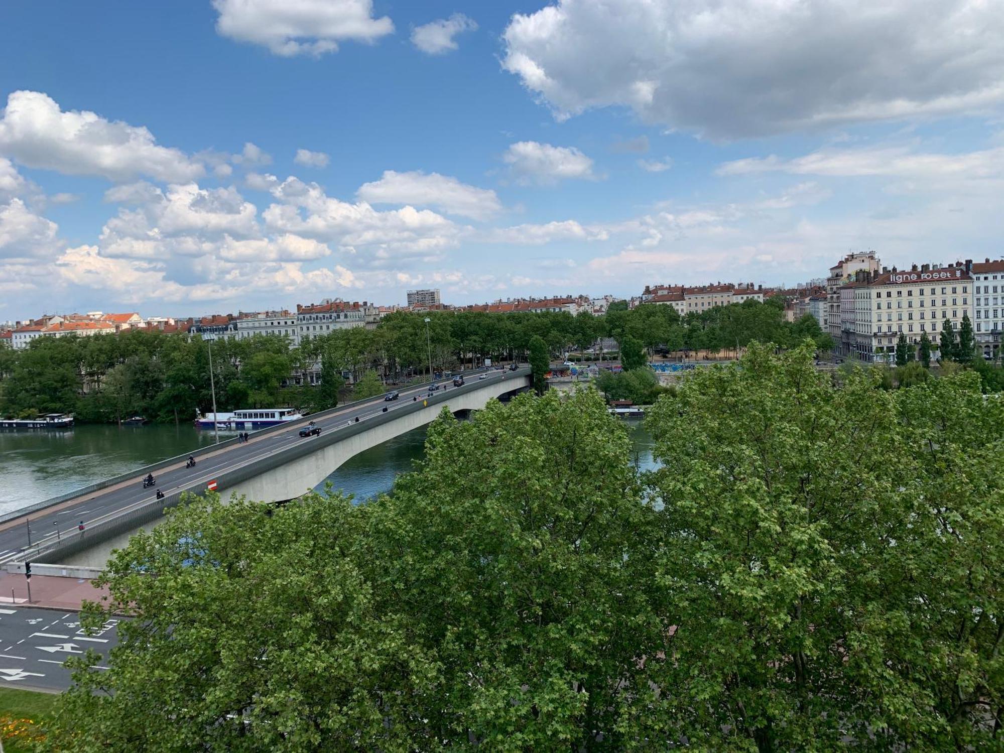 Le Bleu Face Au Rhone By Chez Alam Leilighet Lyon Eksteriør bilde